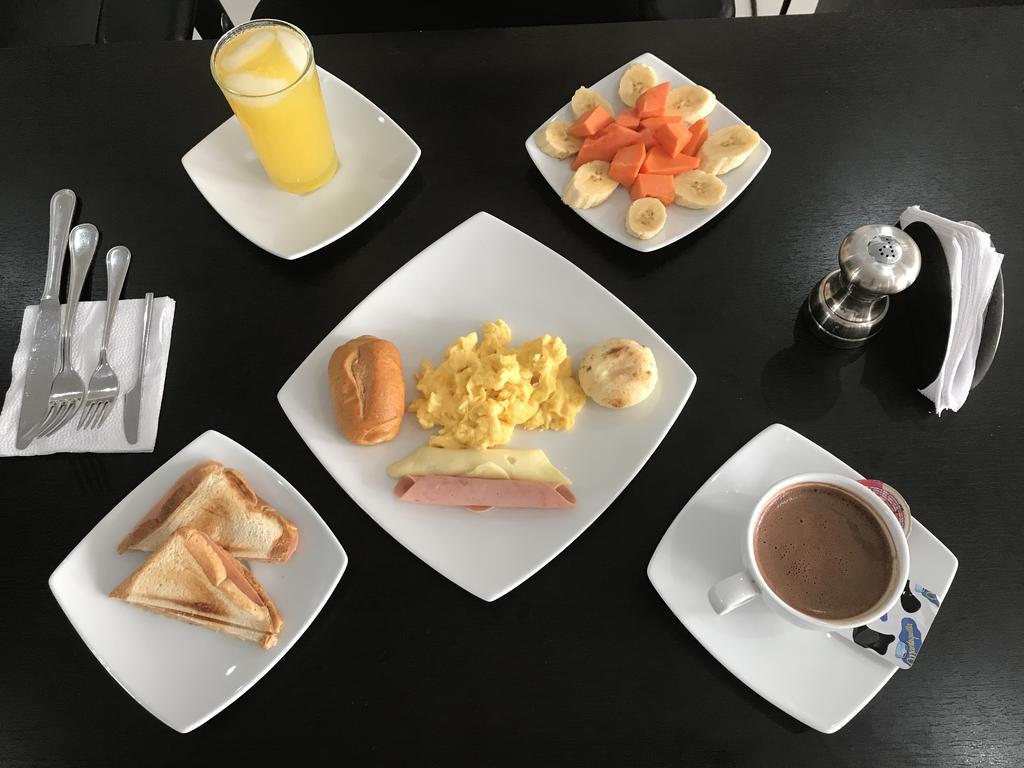 Hotel Metropolitano Нейва Екстер'єр фото
